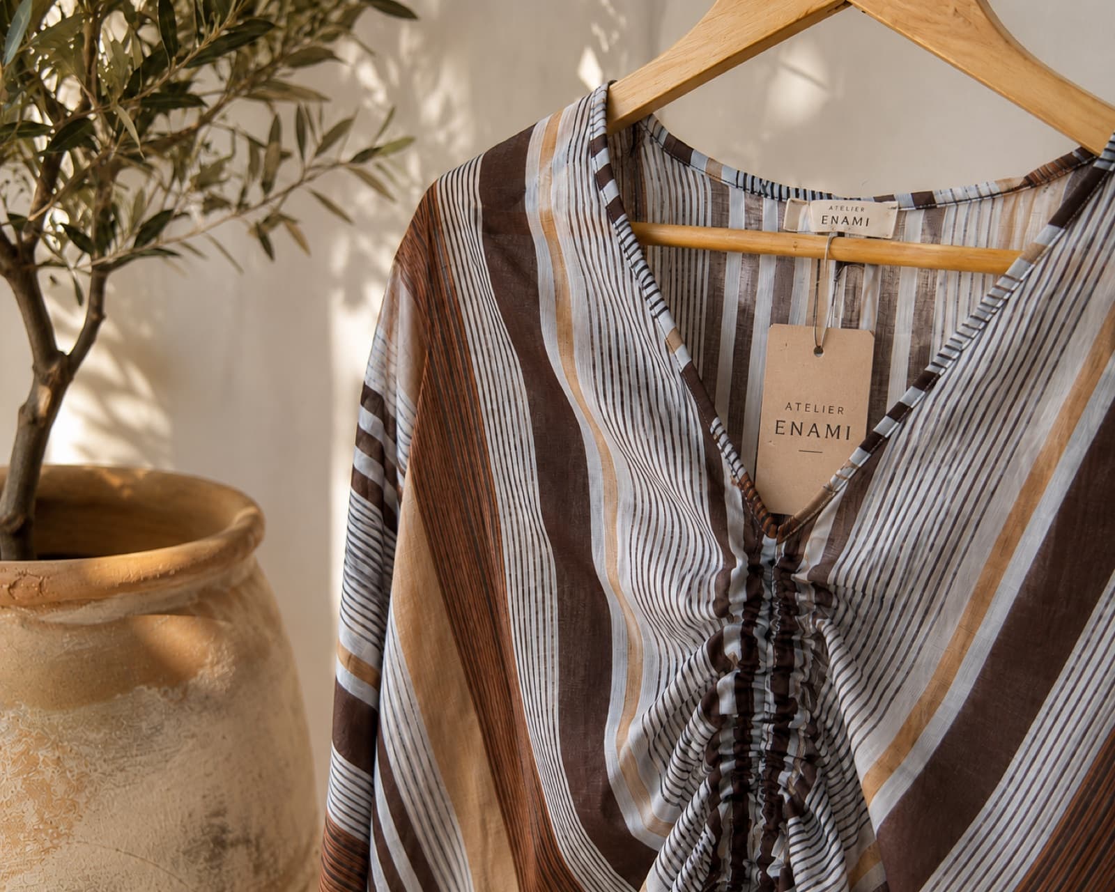 Atelier ENAMI — pièce en tissu naturel